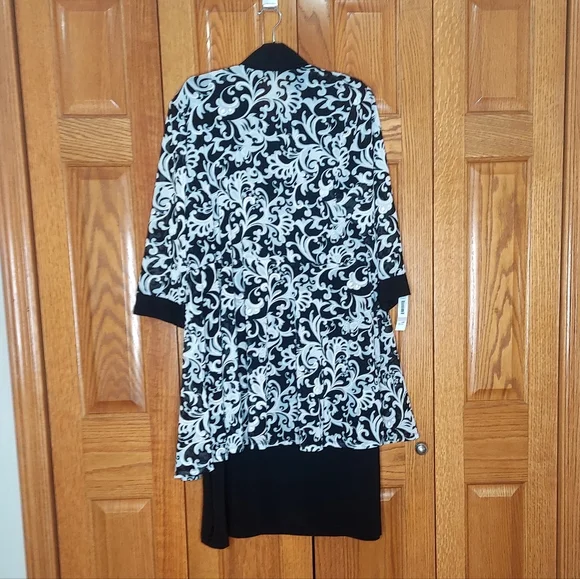 R&M Richards Black Dress with White Patterned Detail - Picture 5 of 7